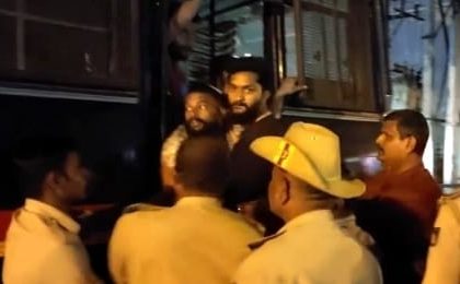 ಬೆಳಗಾವಿಯಲ್ಲಿ ಪಠಾಣ ಚಿತ್ರ ಪ್ರದರ್ಶನಕ್ಕೆ ಅಡ್ಡಿ; ಚಿತ್ರಮಂದಿರಕ್ಕೆ ನುಗ್ಗಿ ಪೋಸ್ಟರ್ ಹರಿದು ಪ್ರತಿಭಟನೆ