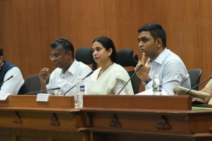 ಕುಡಿಯುವ ನೀರು, ಆರೋಗ್ಯ, ಶಿಕ್ಷಣ, ಕೃಷಿಗೆ ಆದ್ಯತೆ ನೀಡಲು ಅಧಿಕಾರಿಗಳಿಗೆ ಸಚಿವ ಸತೀಶ ಜಾರಕಿಹೊಳಿ ಸೂಚನೆ