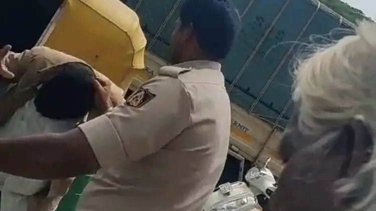 ಅಟೋ ಚಾಲಕನ ಮೇಲೆ ಹಲ್ಲೆ; ಪೊಲೀಸ್ ಪೇದೆ ಅಮಾನತ್ತು