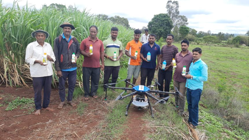ರಸಗೊಬ್ಬರ ಸಿಂಪಡಿಸಲು ಡ್ರೋನ್ ಬಳಕೆ ಮಾಡಿದ ಬೆಳಗಾವಿ ಕೃಷಿಕ ರಸಗೊಬ್ಬರ ಸಿಂಪಡಿಸಲು ಡ್ರೋನ್ ಬಳಕೆ ಮಾಡಿದ ಬೆಳಗಾವಿ ಕೃಷಿಕ