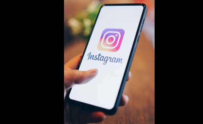 ಹುಬ್ಬಳ್ಳಿ ಕಾಲೇಜ ಯುವತಿಯರ ಫೋಟೊ ಬೇರೆ ನಗ್ನ ಫೋಟೊಗಳಿಗೆ ಅಂಟಿಸಿ ಪೋಸ್ಟ!