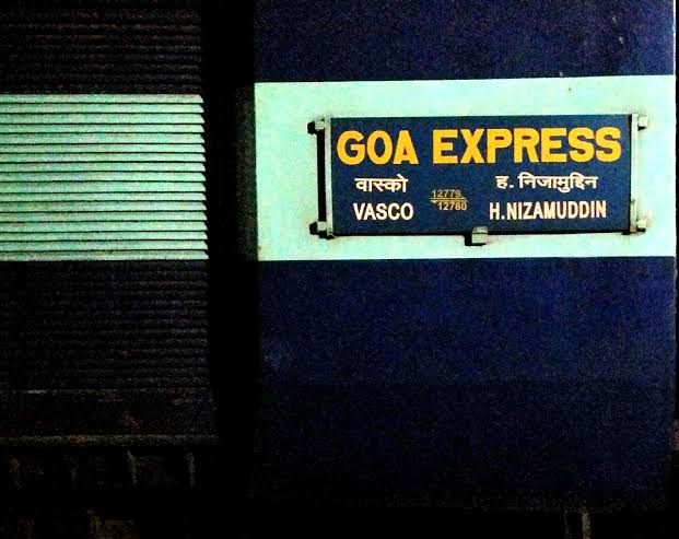 22 ತಾಸಾದರೂ ರೈಲು ಪ್ರಯಾಣಿಕರಿಗೆ ಇನ್ನೂ ಪ್ರಜ್ಞೆ ಬಂದಿಲ್ಲ!