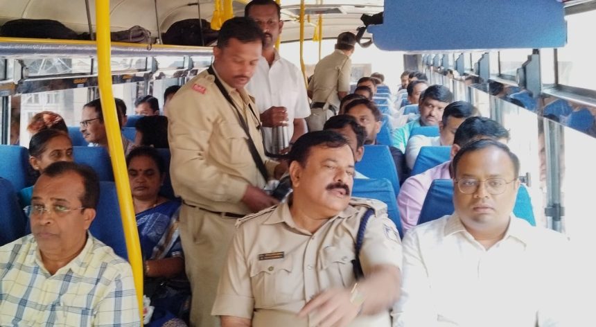 ಜನತಾ ದರ್ಶನಕ್ಕೆ ಬಸ್ ನಲ್ಲಿ ಪ್ರಯಾಣಿಸಿದ ಜಿಲ್ಲಾಧಿಕಾರಿ