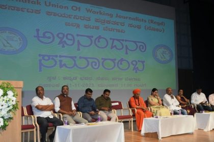 ಸುದ್ದಿ, ಹೇಳಿಕೆಗಳನ್ನು ಯಥಾವತ್ತಾಗಿ ವರದಿ ಮಾಡಿ ವೃತ್ತಿಯ ಘನತೆ ಕಾಪಾಡಿ: ಪತ್ರಕರ್ತರಿಗೆ ಸತೀಶ ಜಾರಕಿಹೊಳಿ ಕಿವಿಮಾತು