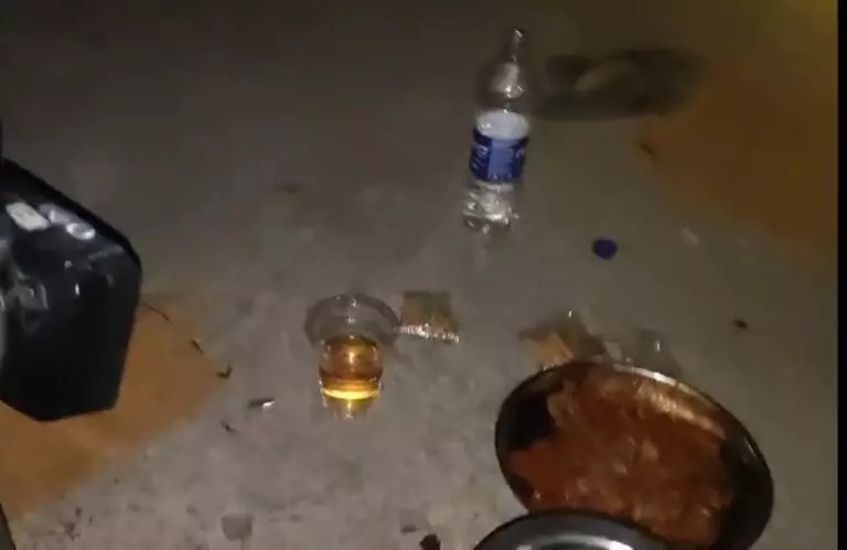 ಕರ್ತವ್ಯದಲ್ಲಿ ಮದ್ಯ ಸೇವಿಸಿದ್ದ ಪೊಲೀಸರು ಅಮಾನತು