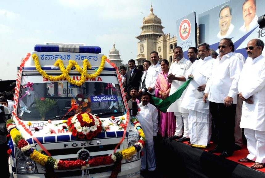 ಬಡವರೊಂದಿಗೆ ಮಾನವೀಯತೆಯಿಂದ ನಡೆದುಕೊಳ್ಳಿ : ವೈದ್ಯರಿಗೆ ಮುಖ್ಯಮಂತ್ರಿ ಸಲಹೆ