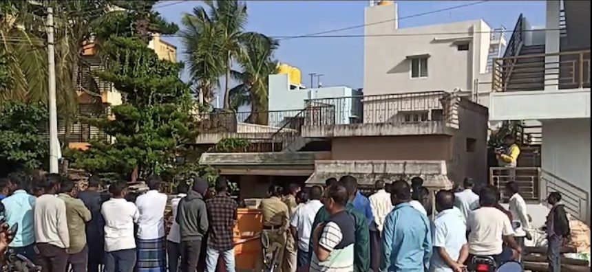 ಮನೆಯಲ್ಲಿ 5 ಅಸ್ತಿ ಪಂಜರ ಪತ್ತೆ