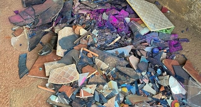 ತ್ರಿಕೋನ ಪ್ರೇಮ : ಮಾರಕಾಸ್ತ್ರ ಹೊಂದಿದ್ದ 30 ಯುವಕರಿಂದ ದಾಳಿ