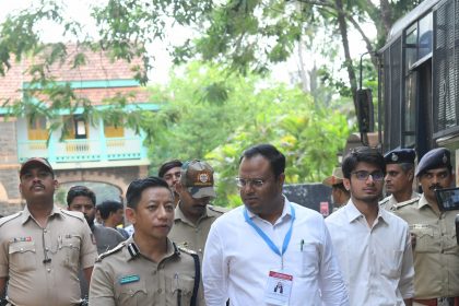 ನಿಷೇಧಾಜ್ಞೆ ಜಾರಿ, ಮೊಬೈಲ್ ನಿರ್ಬಂಧ