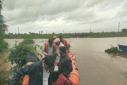 ಕೃಷ್ಣಾ ನದಿ ಮಹಾಪೂರ: ಅಥಣಿ ತಾಲೂಕಿನ ಗ್ರಾಮದ ಜನರ ಸ್ಥಳಾಂತರ