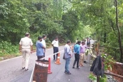 ಚೋರ್ಲಾ ಘಾಟ್ ಬಳಿ ಬೆಳಗಾವಿ – ಗೋವಾ  ರಸ್ತೆ ಕುಸಿತ; ರಸ್ತೆ ಬಂದಾಗುವ ಭೀತಿ