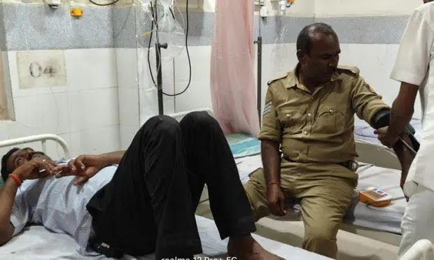 ಬೈಕ್  ವೀಲ್ಹಿಂಗ್ ತಡೆದಿದ್ದಕ್ಕೆ ಪೊಲೀಸರನ್ನೇ ಥಳಿಸಿದರು!