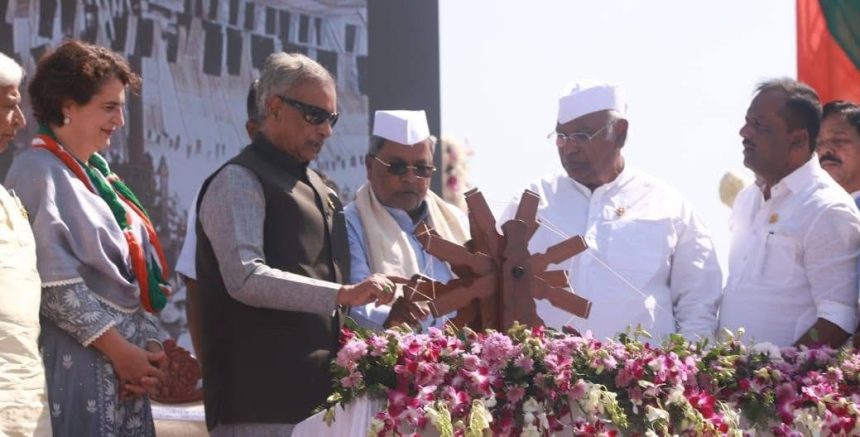 1924ರ ಅಧಿವೇಶನದಲ್ಲಿ ಅಸ್ಪೃಶ್ಯತೆ ನಿವಾರಣೆಗೆ ಕರೆ ನೀಡಿದ್ದ ಗಾಂಧೀಜಿ 1924ರ ಅಧಿವೇಶನದಲ್ಲಿ ಅಸ್ಪೃಶ್ಯತೆ ನಿವಾರಣೆಗೆ ಕರೆ ನೀಡಿದ್ದ ಗಾಂಧೀಜಿ