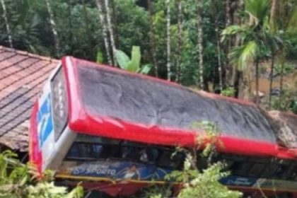 ಮನೆ ಮೇಲೆ ಬಿದ್ದ ಬಸ್!