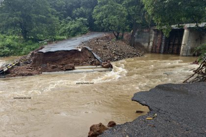 ನದಿಯಲ್ಲಿ ಕೊಚ್ಚಿ ಹೋಯ್ತು ತಾತ್ಕಾಲಿಕ ಸೇತುವೆ videos