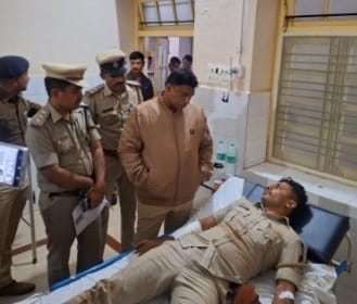 ಹಲ್ಲೆಗೆ ಯತ್ನಿಸಿದ ಅತ್ಯಾಚಾರ ಆರೋಪಿಯ ಕಾಲಿಗೆ ಗುಂಡು, ೨ ಪೋಲೀಸರಿಗೆ ಗಾಯ