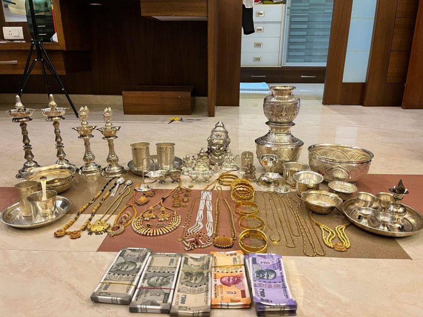 ಕೆಎನ್ ಎನ್ ಎಲ್ ಮುಖ್ಯ ಇಂಜಿನೀಯರ ಕಚೇರಿ, ಬೆಳಗಾವಿಯ ರಾಮತೀರ್ಥ ನಗರ ಮನೆ ಮೇಲೆ ಲೋಕಾಯುಕ್ತ ದಾಳಿ ಕೆಎನ್ ಎನ್ ಎಲ್ ಮುಖ್ಯ ಇಂಜಿನೀಯರ ಕಚೇರಿ, ಬೆಳಗಾವಿಯ ರಾಮತೀರ್ಥ ನಗರ ಮನೆ ಮೇಲೆ ಲೋಕಾಯುಕ್ತ ದಾಳಿ