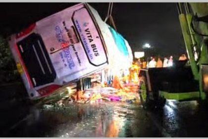 ಖಾಸಗಿ ಬಸ್ ಪಲ್ಟಿ: ಸ್ಥಳದಲ್ಲೇ ಇಬ್ಬರ ಸಾವು, ಆರು ಮಂದಿಗೆ ಗಂಭೀರ ಗಾಯ