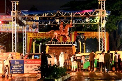 ರಾಜ್ಯೋತ್ಸವದ ಪ್ರಯುಕ್ತ ಬೆಳಗಾವಿ ಚನ್ನಮ್ಮ ವೃತ್ತ ದೀಪಾಲಂಕಾರಗಳಿಂದ ಸಿಂಗಾರಗೊಂಡು ಗಮನಸೆಳೆದಿದೆ