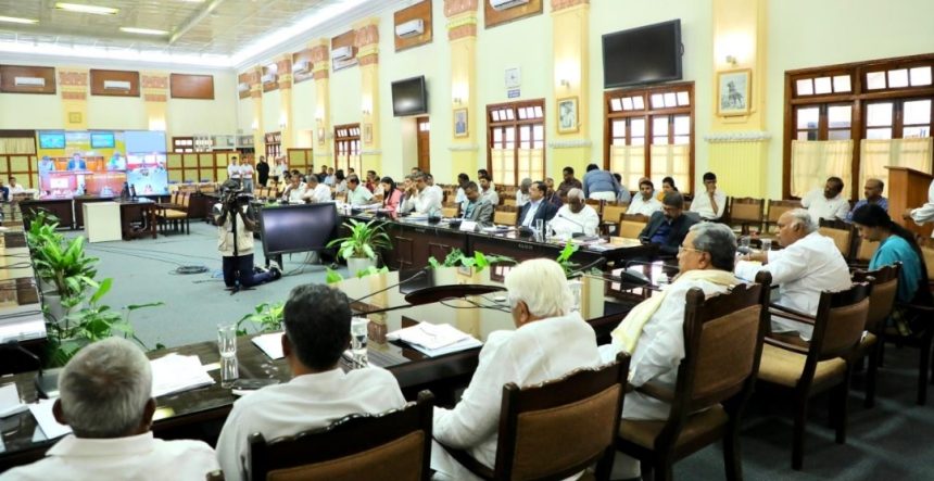 ಕೇಂದ್ರ ಸರ್ಕಾರ ಪರಿಹರಿಸಬೇಕಾದ ಸಮಸ್ಯೆಗೂ ರಾಜ್ಯ ಸರ್ಕಾರವನ್ನು ಒತ್ತಾಯಿಸಿದರೆ ಹೇಗೆ ರೈತ ಮುಖಂಡರಿಗೆ ಸಿಎಂ ಪ್ರಶ್ನೆ